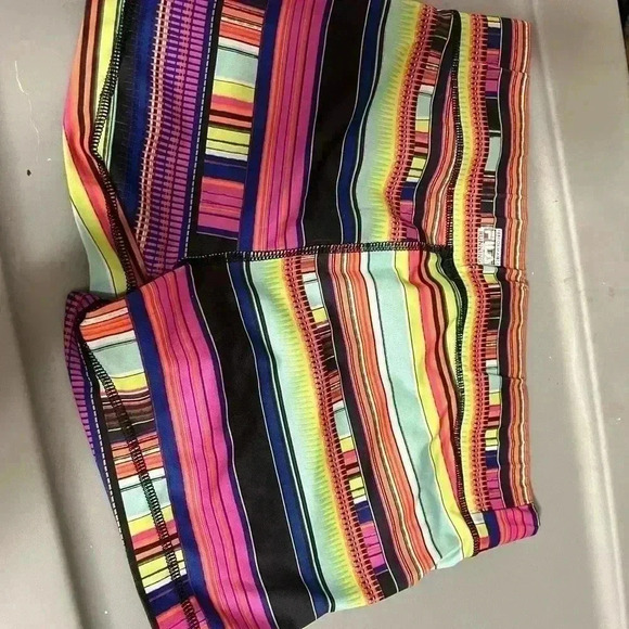 Woman's shorts - Picture 5 of 5